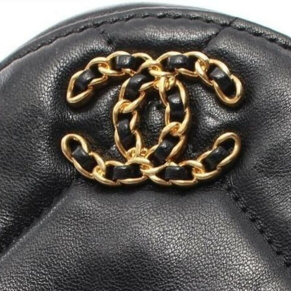 Chanel 19 Round Clutch With Chain Black Quilted Lambskin - Picture 3 of 10